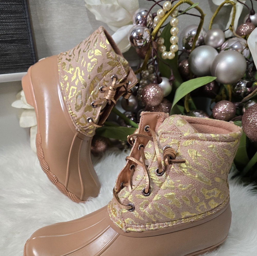 Sperry Women's Saltwater Metallic Jacquard Duck Boot in Rose Gold New